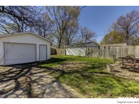 2049 N 8th St, Springfield, IL 62702 photo 2