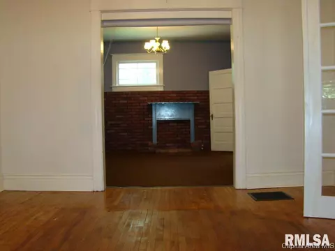 1322 N 2nd St, Springfield, IL 62702 photo 6