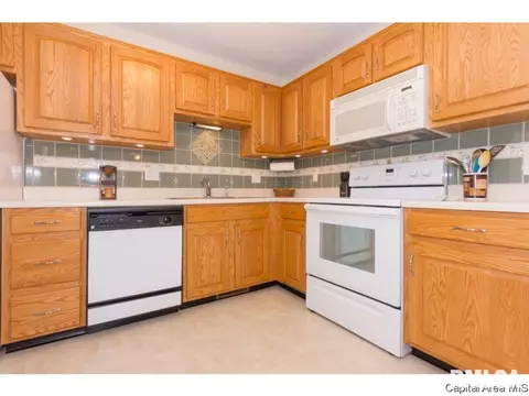 2104 Croydon Dr, Springfield, IL 62703 photo 7