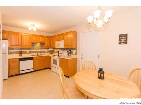 2104 Croydon Dr, Springfield, IL 62703 photo 9