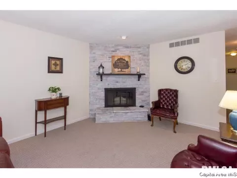 2104 Croydon Dr, Springfield, IL 62703 photo 15