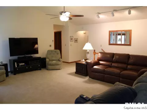 2532 Greenbriar Rd, Springfield, IL 62704 photo 2