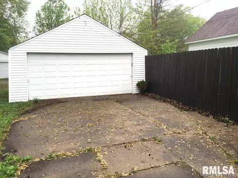 2335 S 10th, Springfield, IL 62703 photo 5