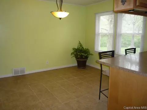 1510 N Macarthur, Springfield, IL 62704 photo 3