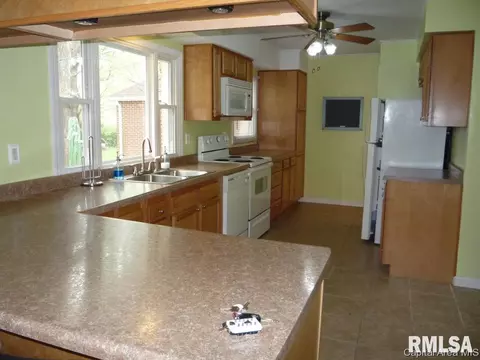 1510 N Macarthur, Springfield, IL 62704 photo 2