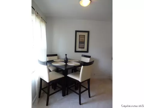 7 Sycamore Row, Springfield, IL 62702 photo 3