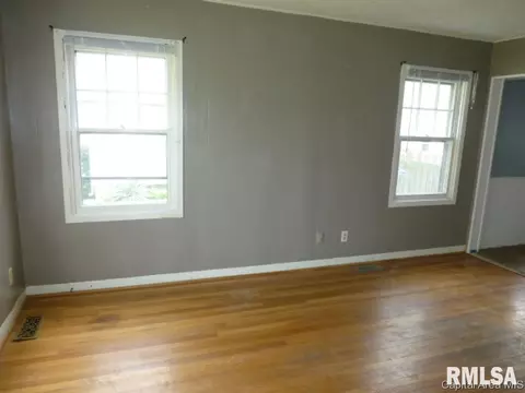 2142 E Pickett St, Springfield, IL 62703 photo 4
