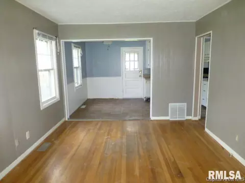 2142 E Pickett St, Springfield, IL 62703 photo 3