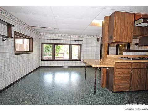 614 W Edwards, Springfield, IL 62704 photo 4