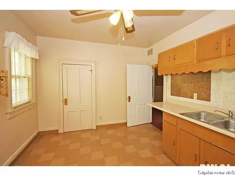614 W Edwards, Springfield, IL 62704 photo 17