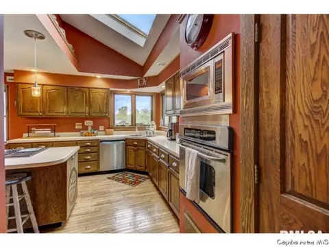 3821 W Bluffs Rd, Springfield, IL 62711 photo 12