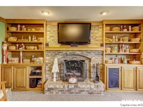3821 W Bluffs Rd, Springfield, IL 62711 photo 2