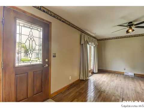 2317 Stokebridge, Springfield, IL 62702 photo 2