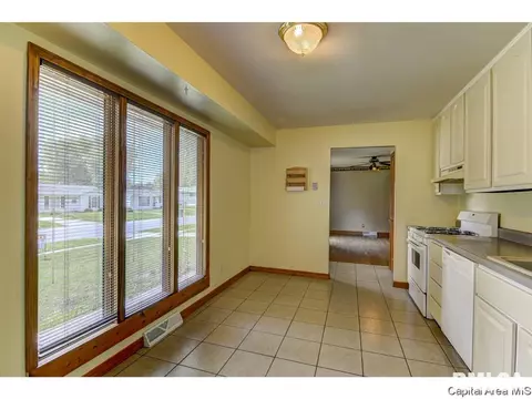 2317 Stokebridge, Springfield, IL 62702 photo 12