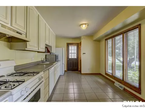 2317 Stokebridge, Springfield, IL 62702 photo 8