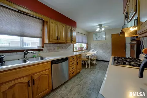 4 Monica Ct, Springfield, IL 62702 photo 4