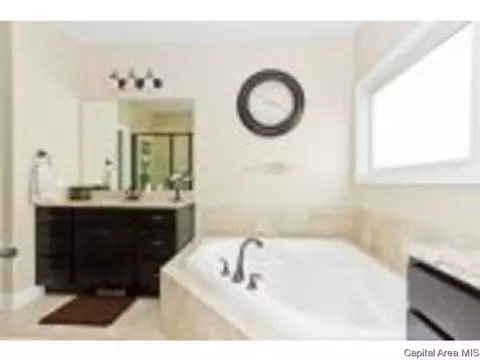 2724 Killarney, Springfield, IL 62711 photo 8