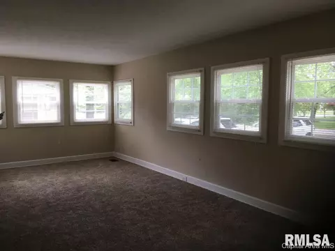 1232 W Maple Ave S, Springfield, IL 62704 photo 4