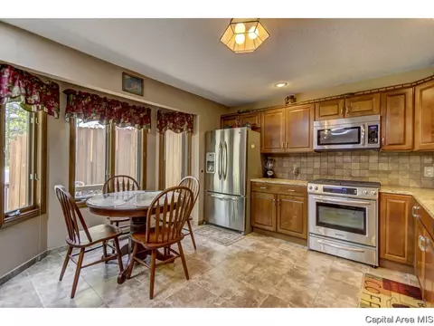 1504 Devonwood, Springfield, IL 62704 photo 11