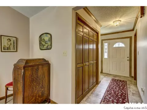 1504 Devonwood, Springfield, IL 62704 photo 2