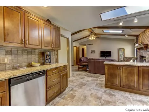1504 Devonwood, Springfield, IL 62704 photo 13