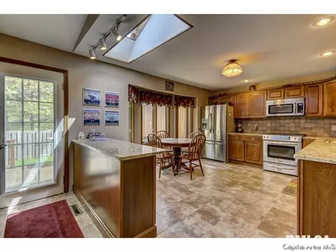 1504 Devonwood, Springfield, IL 62704 photo 10