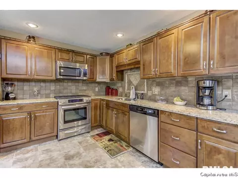 1504 Devonwood, Springfield, IL 62704 photo 12