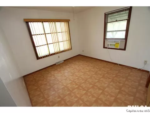301 E Houston St, Springfield, IL 62707 photo 6