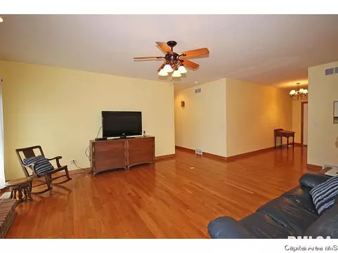 4300 Creek Dr, Springfield, IL 62711 photo 3
