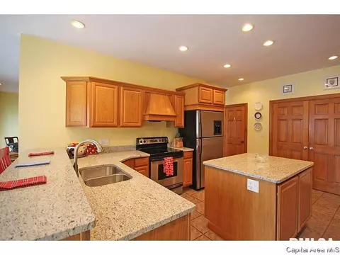 4300 Creek Dr, Springfield, IL 62711 photo 9