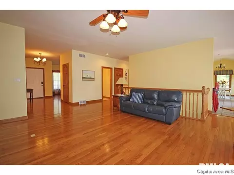 4300 Creek Dr, Springfield, IL 62711 photo 4