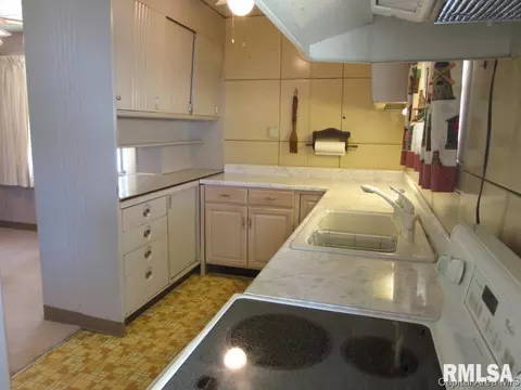 2327 S Pasfield St, Springfield, IL 62704 photo 5