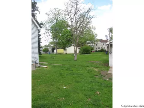 832 N Osburn Ave, Springfield, IL 62702 photo 4