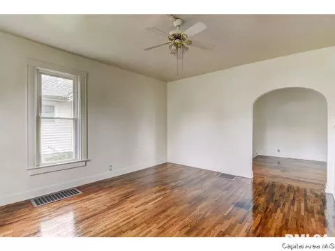1104 N Osburn, Springfield, IL 62702 photo 5
