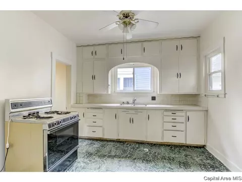 1104 N Osburn, Springfield, IL 62702 photo 3