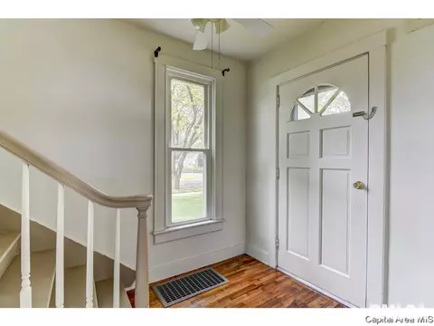 1104 N Osburn, Springfield, IL 62702 photo 2