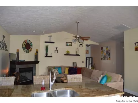 1700 Plover Rd, Springfield, IL 62711 photo 3