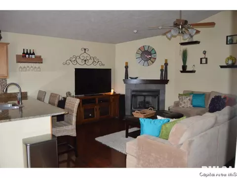 1700 Plover Rd, Springfield, IL 62711 photo 2
