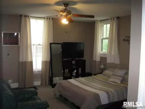 836 S 3rd St, Springfield, IL 62703 photo 5