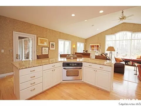 640 Wind Meadow Dr, Chatham, IL 62629 photo 6