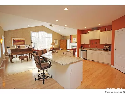 640 Wind Meadow Dr, Chatham, IL 62629 photo 7