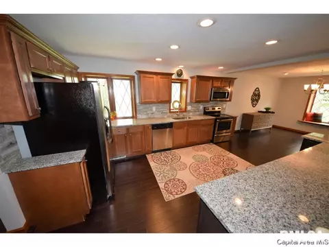 1095 Memory Ln, Springfield, IL 62707 photo 9