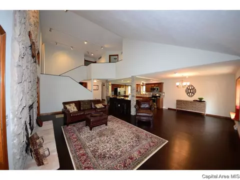 1095 Memory Ln, Springfield, IL 62707 photo 3