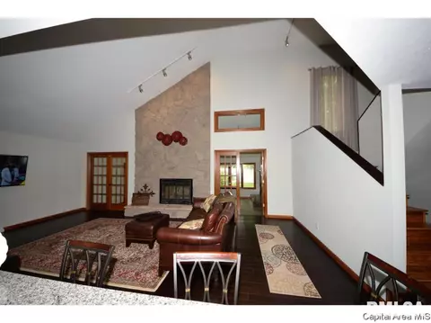 1095 Memory Ln, Springfield, IL 62707 photo 5
