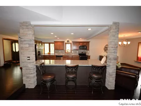 1095 Memory Ln, Springfield, IL 62707 photo 11
