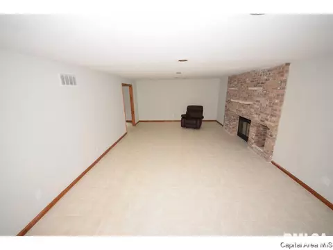 1095 Memory Ln, Springfield, IL 62707 photo 33