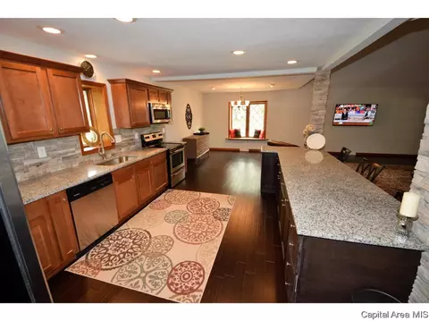 1095 Memory Ln, Springfield, IL 62707 photo 8