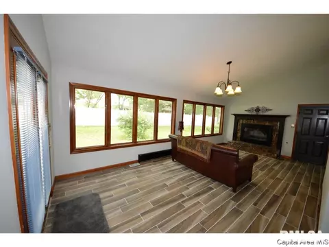 1095 Memory Ln, Springfield, IL 62707 photo 13