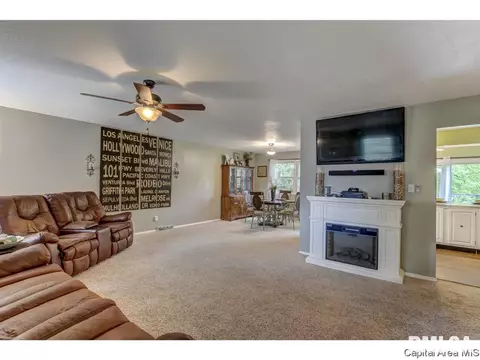 3204 Victoria Dr, Springfield, IL 62704 photo 7