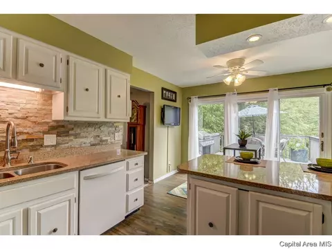 3204 Victoria Dr, Springfield, IL 62704 photo 13